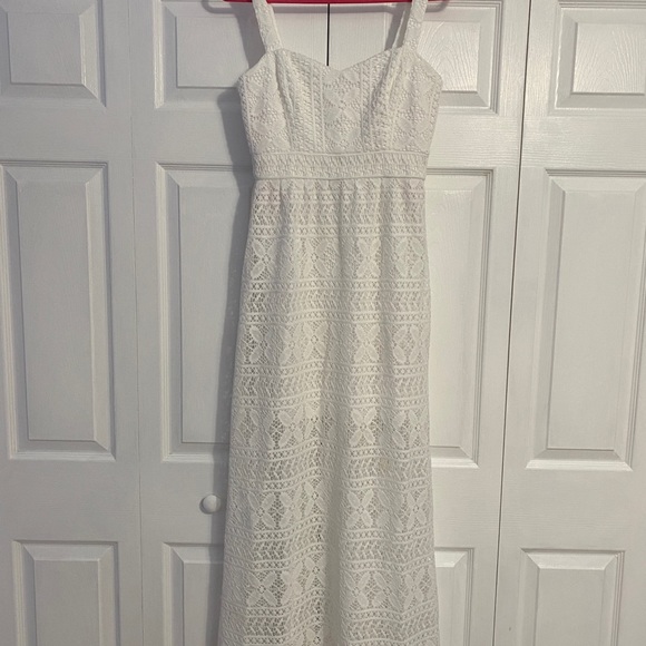 Elegant White Lace Dress - Picture 10 of 16